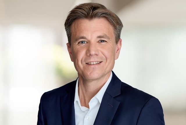 Portret van Joost Tijmstra, medewerker bij Van Lanschot Kempen